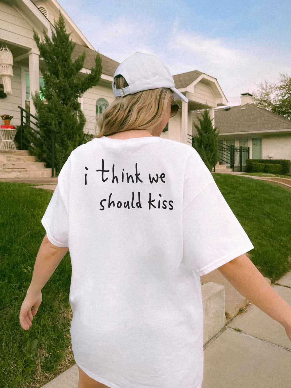 T-Shirt - i think we should kiss